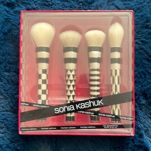 Brand new limited edition 4 piece Sonia Kashuk brush set!